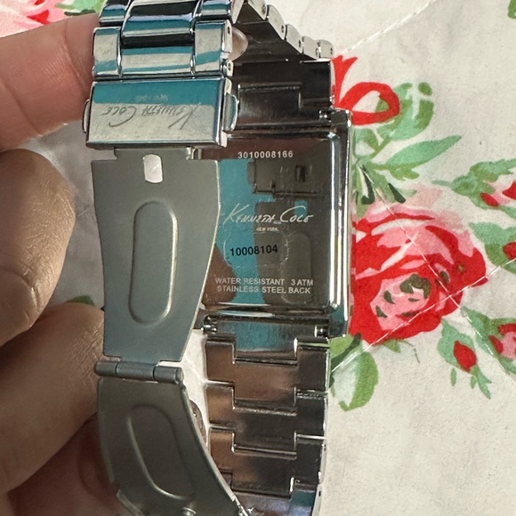 Kenneth Cole Silver Rectangular Men’s Watch - Picture 3 of 3